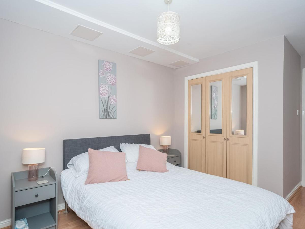 Modern Renovated 2Bed Flat With Free Parking Apartment เอดินบะระ ภายนอก รูปภาพ