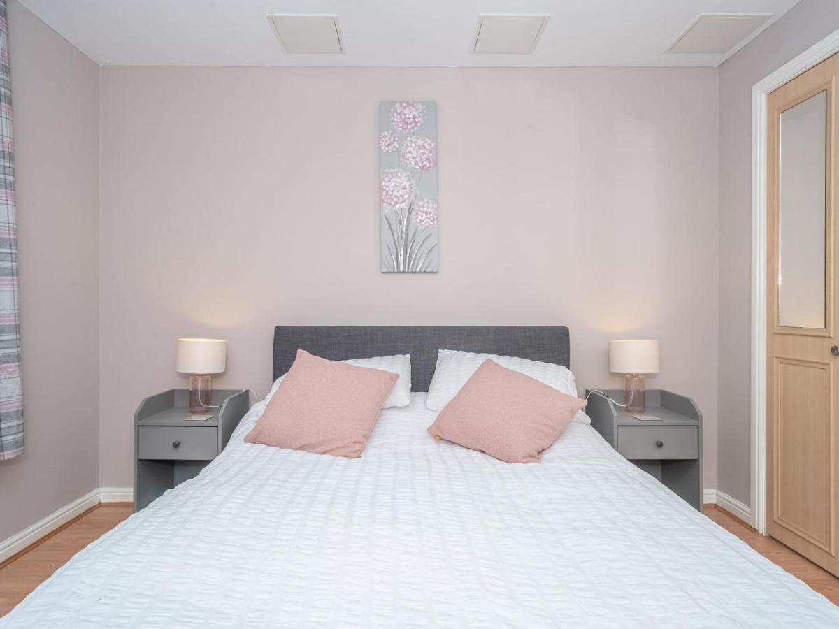 Modern Renovated 2Bed Flat With Free Parking Apartment เอดินบะระ ภายนอก รูปภาพ